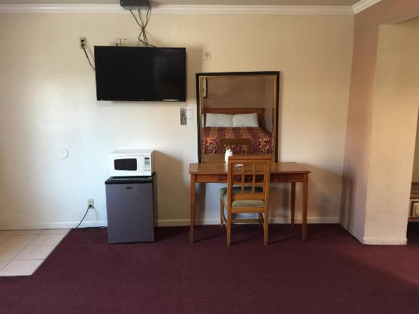 Mission Motel image 3
